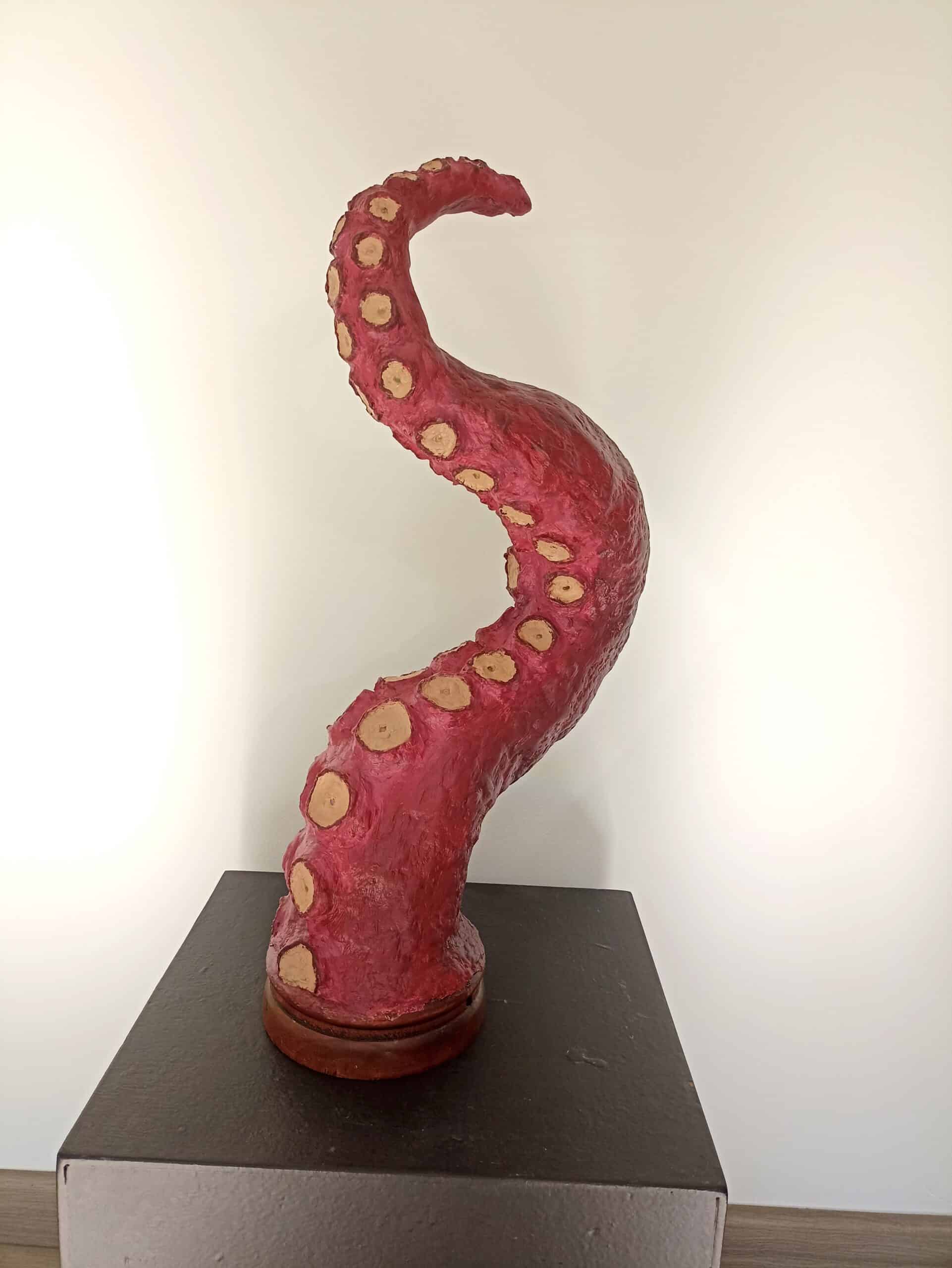 L'artiste Isabelle Grau alias Tchapot et gafarots propose ses sculpture à la galerie Vue sur Cours de Narbonne en Occitanie